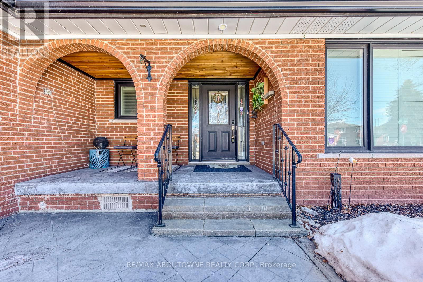 322 MARY STREET Image 2