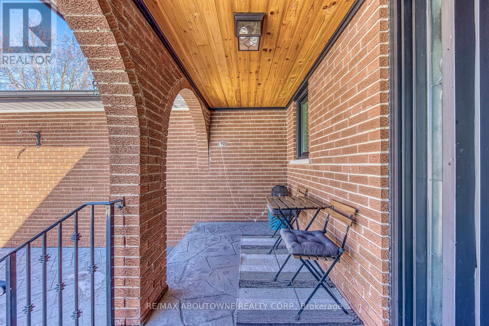 322 MARY STREET Image 3
