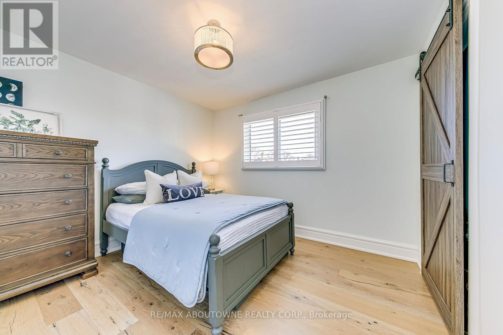 322 MARY STREET Image 30