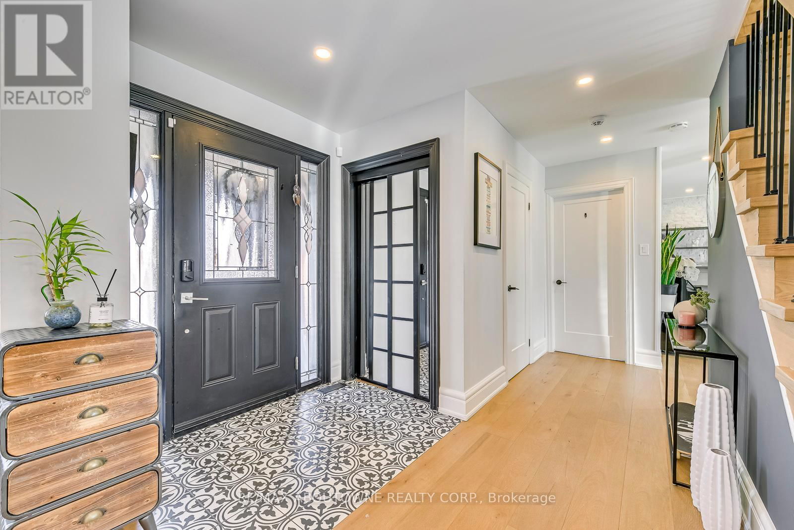 322 MARY STREET Image 4