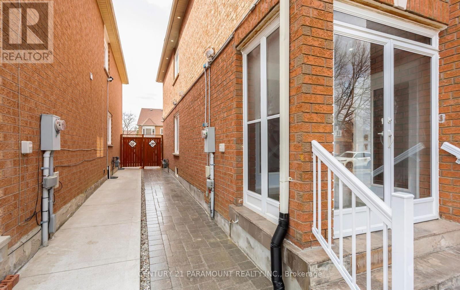 112 WILDBERRY CRESCENT Image 38