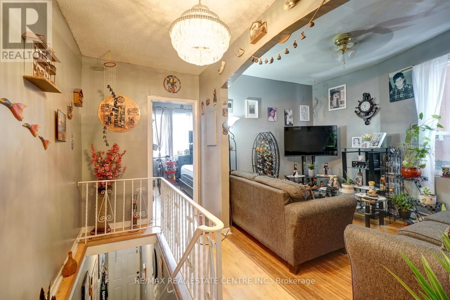 1127 ST CLAIR AVENUE WEST Image 22