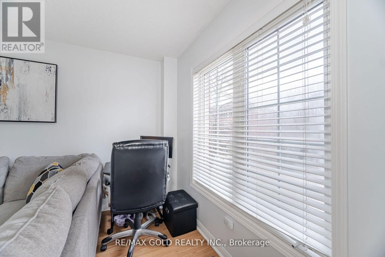 39 - 2 CLAYBRICK COURT Image 10