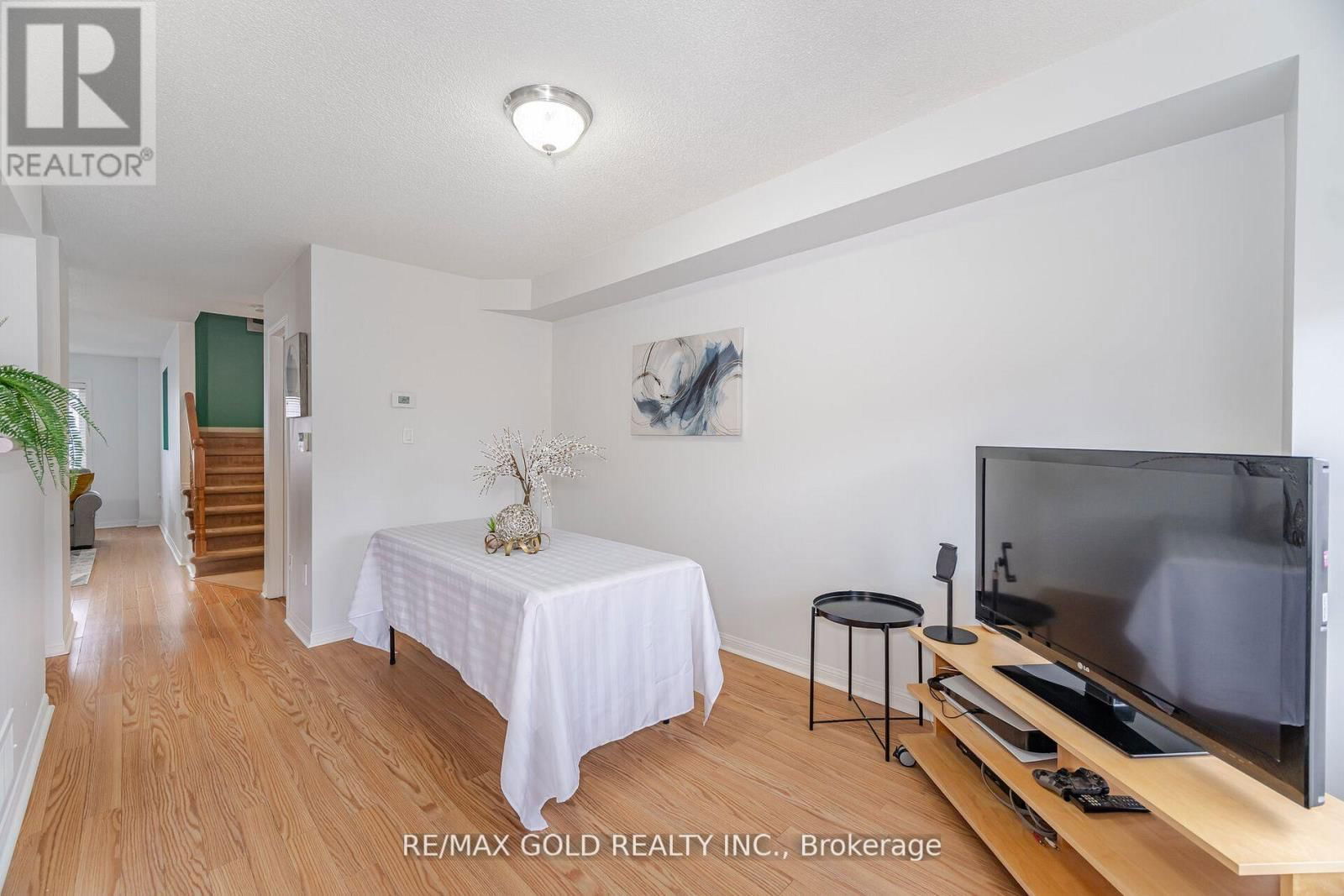 39 - 2 CLAYBRICK COURT Image 12