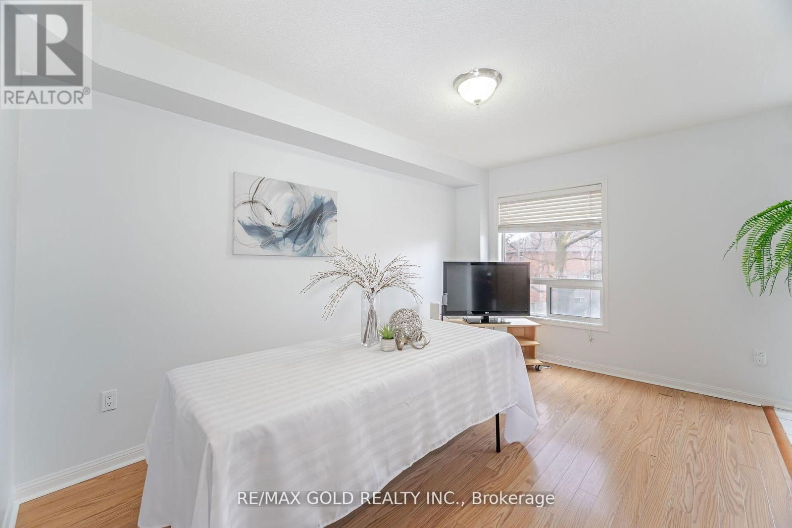 39 - 2 CLAYBRICK COURT Image 13