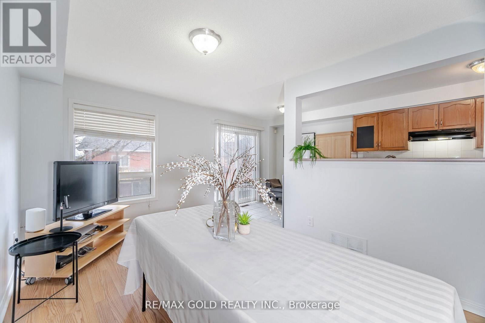 39 - 2 CLAYBRICK COURT Image 14