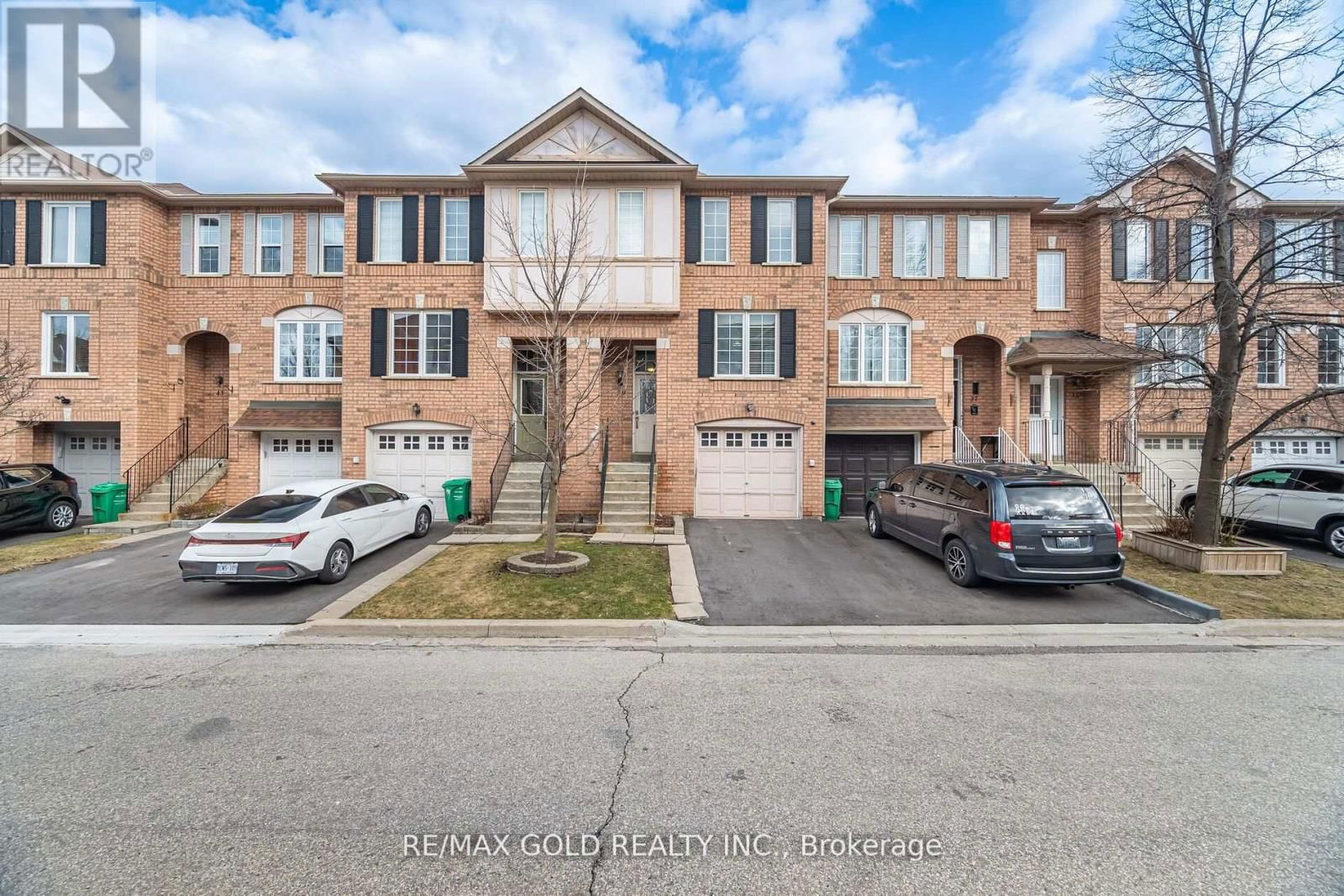39 - 2 CLAYBRICK COURT Image 2