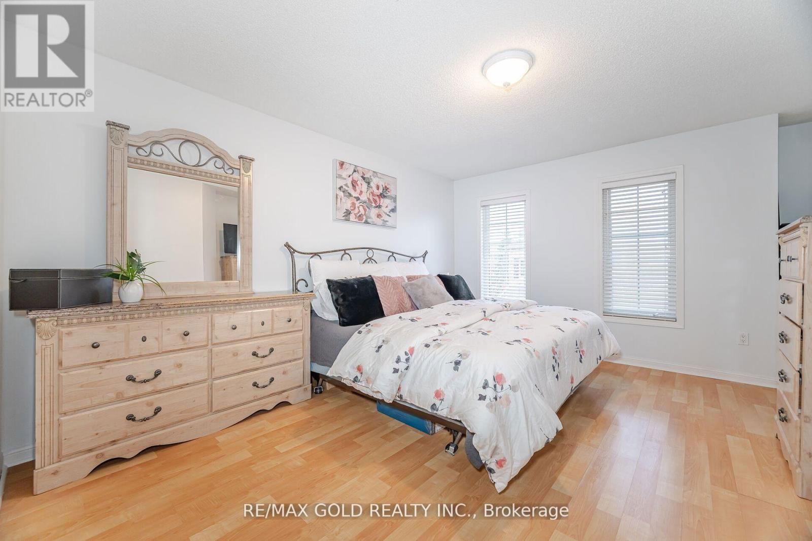 39 - 2 CLAYBRICK COURT Image 22