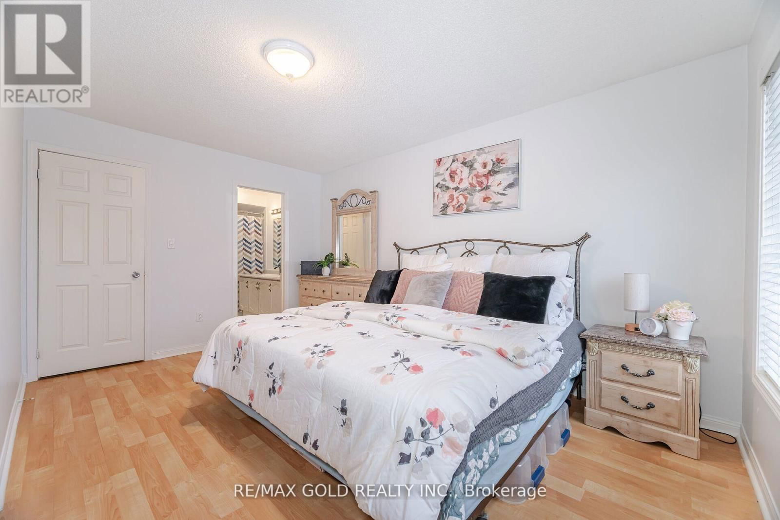 39 - 2 CLAYBRICK COURT Image 23