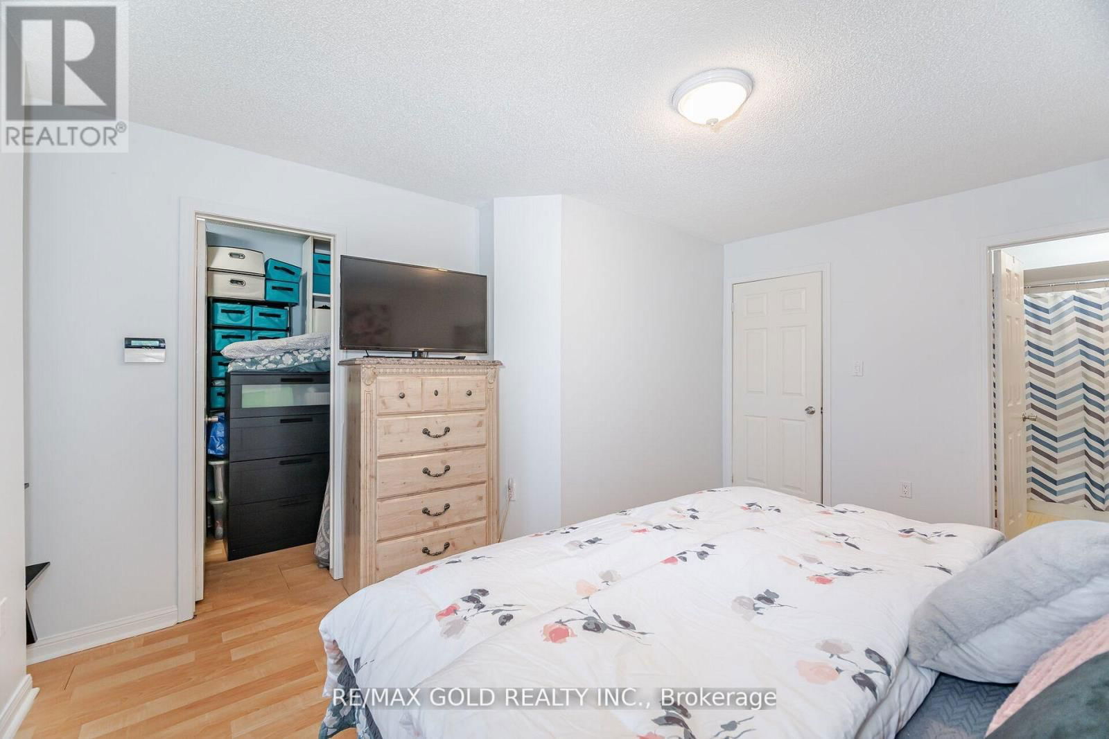 39 - 2 CLAYBRICK COURT Image 24