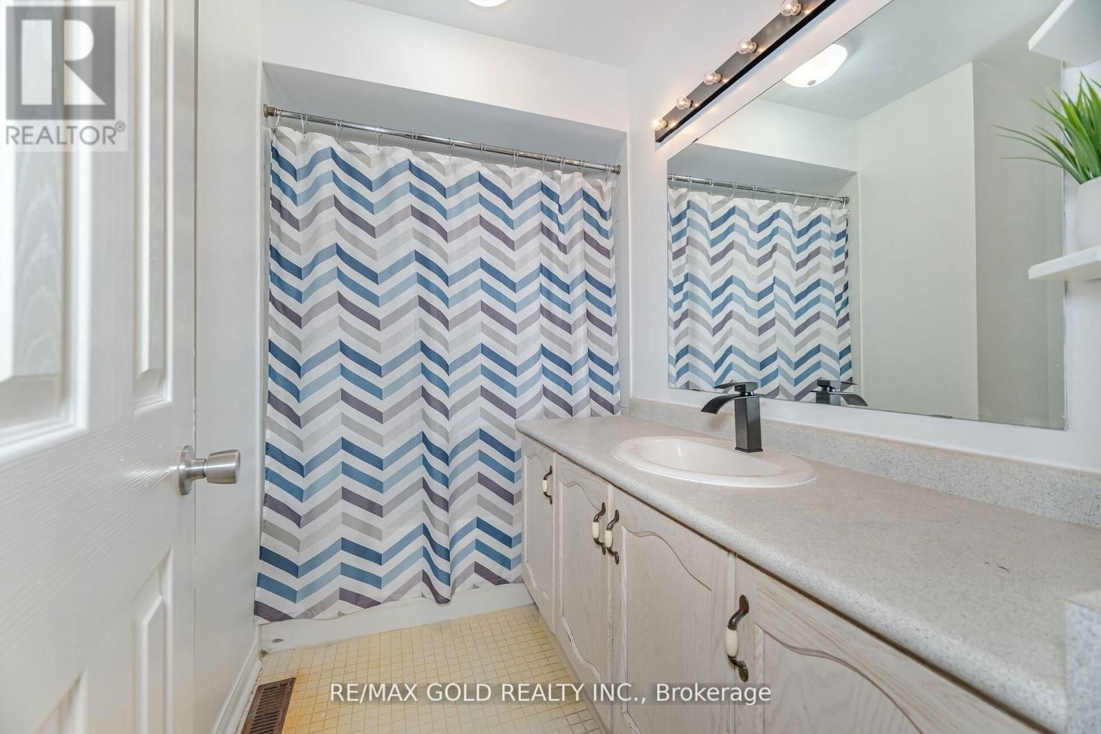 39 - 2 CLAYBRICK COURT Image 25