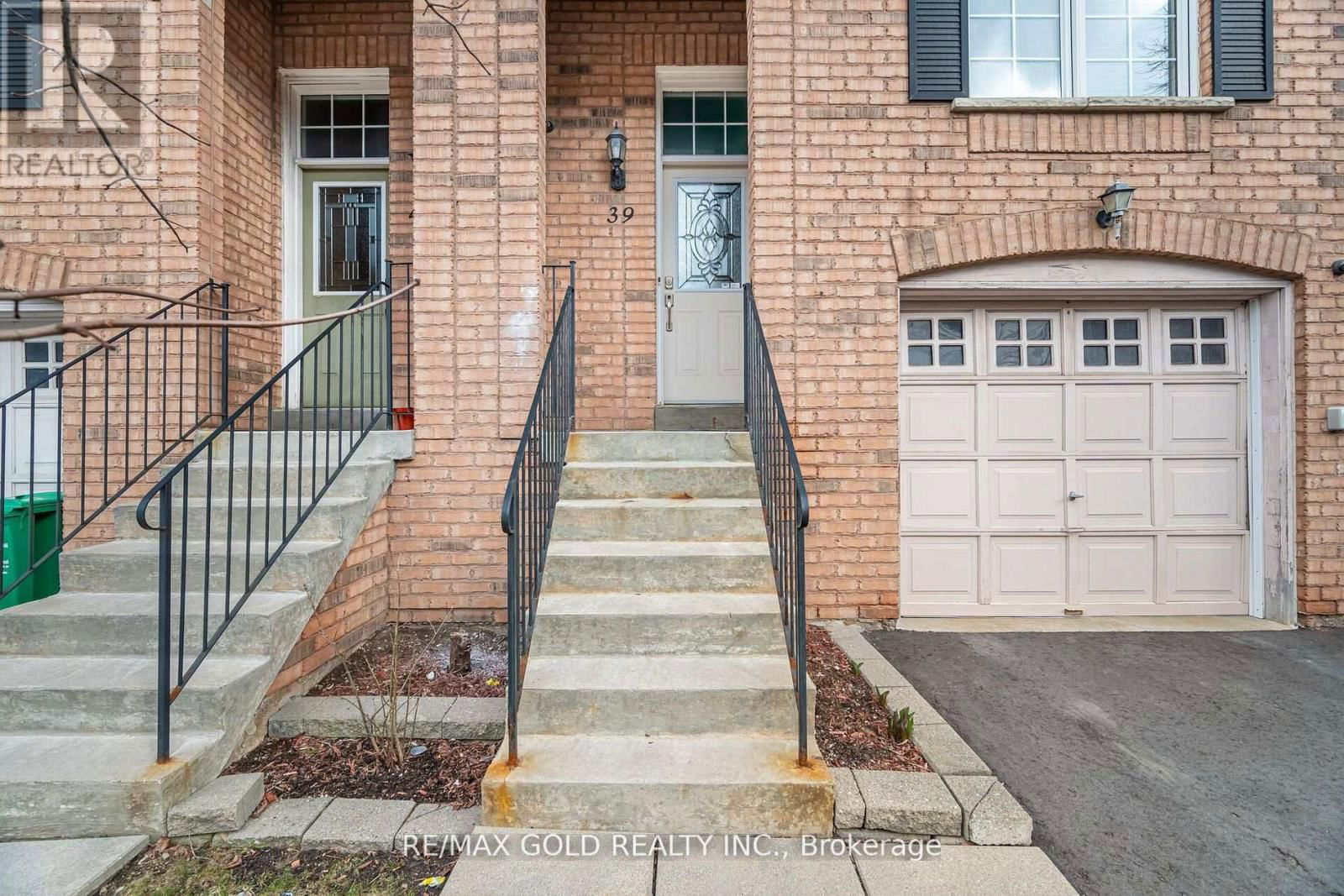 39 - 2 CLAYBRICK COURT Image 3