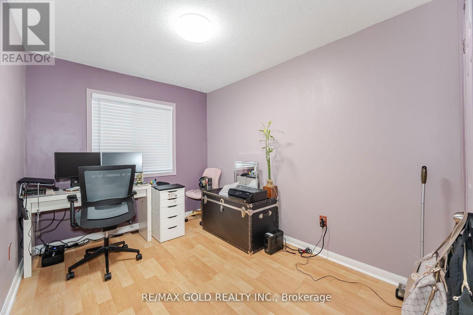 39 - 2 CLAYBRICK COURT Image 30