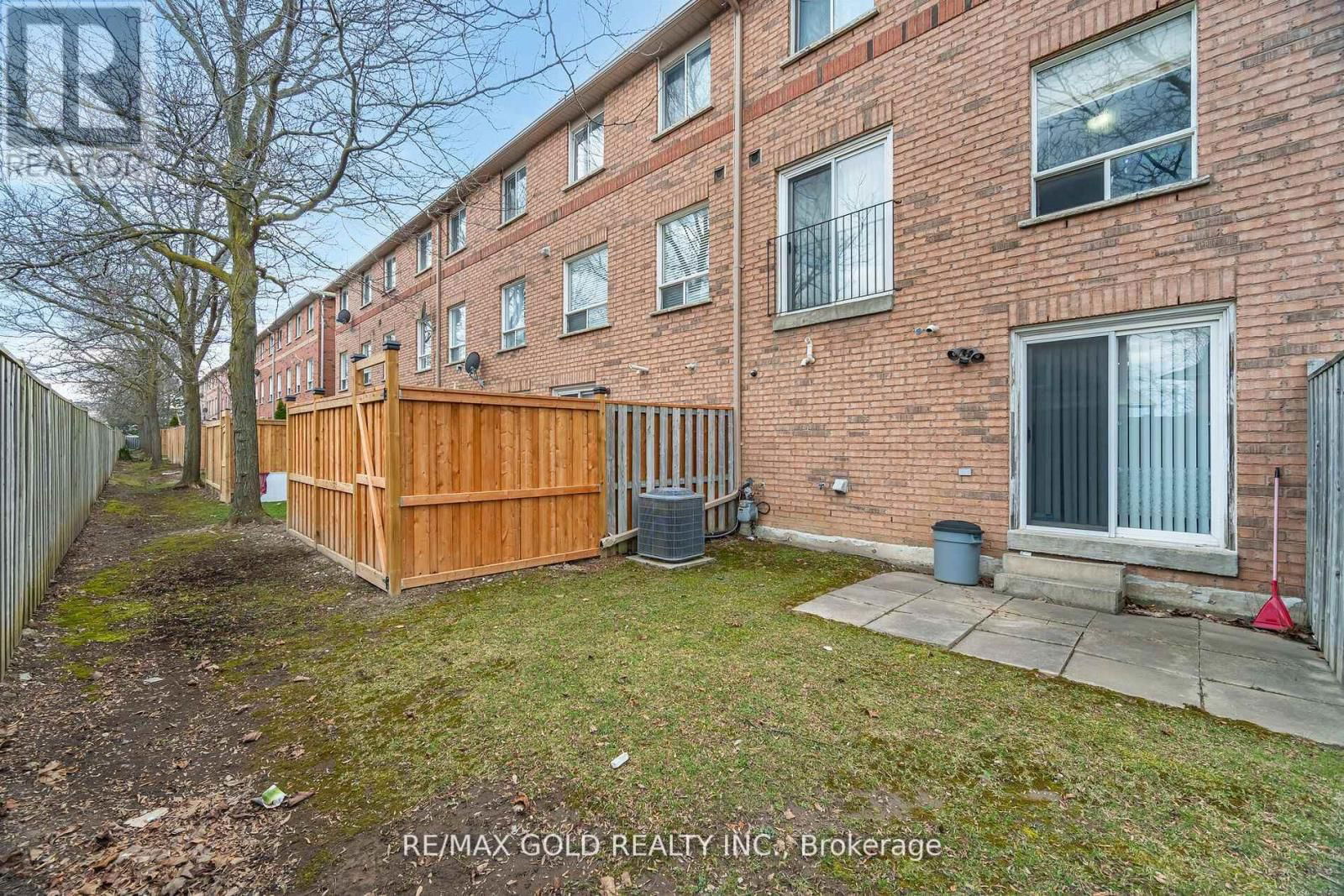 39 - 2 CLAYBRICK COURT Image 34