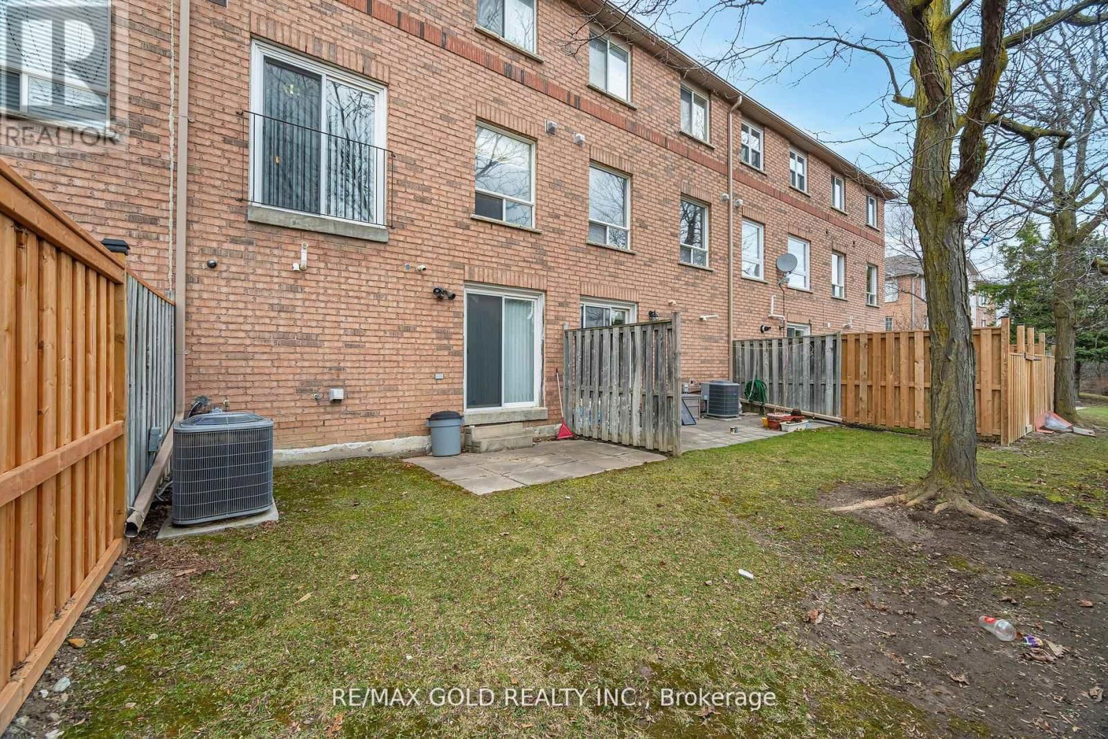 39 - 2 CLAYBRICK COURT Image 35
