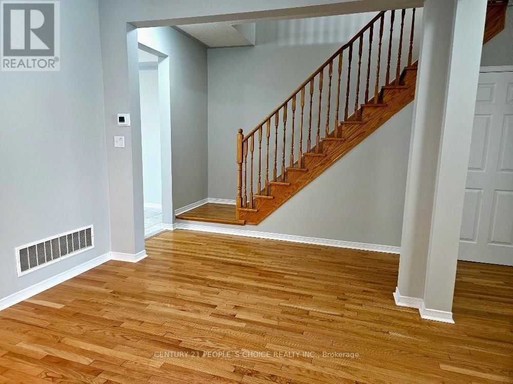 561 LOTT CRESCENT Image 12