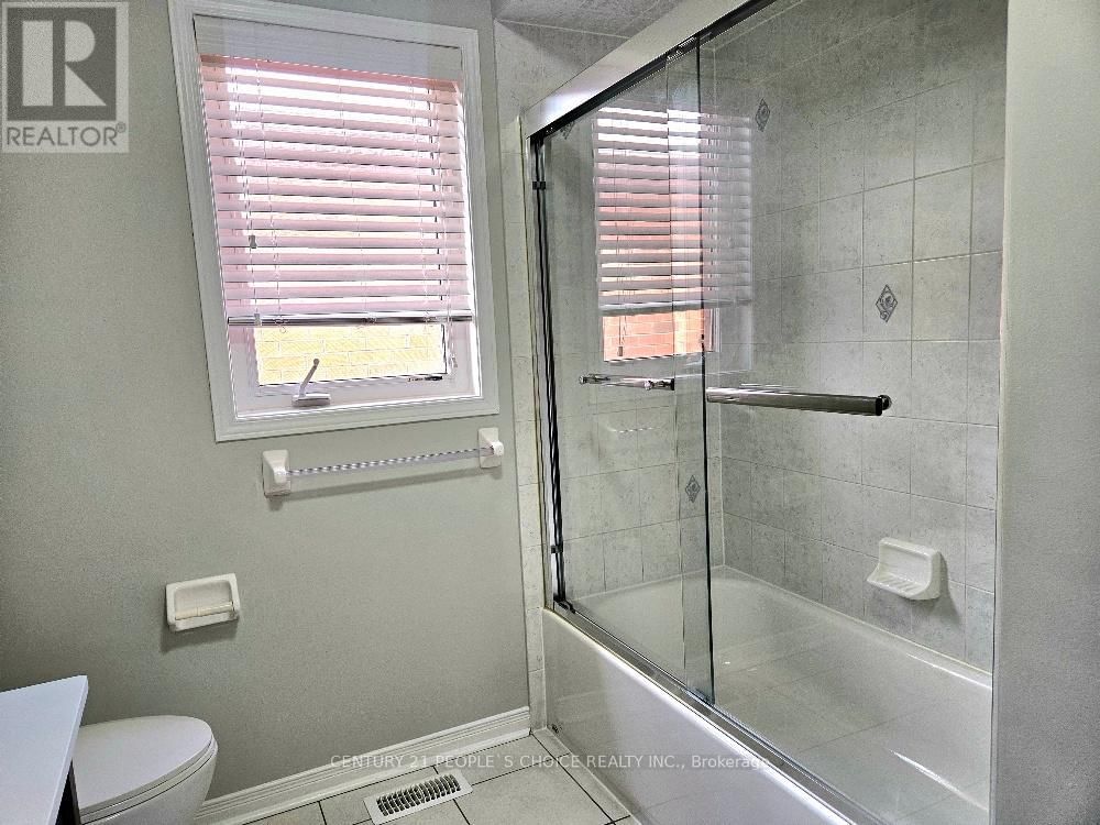 561 LOTT CRESCENT Image 32