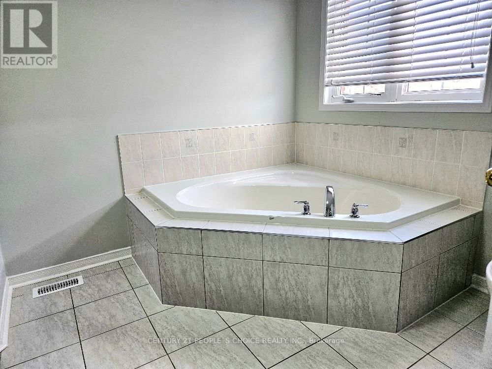 561 LOTT CRESCENT Image 36
