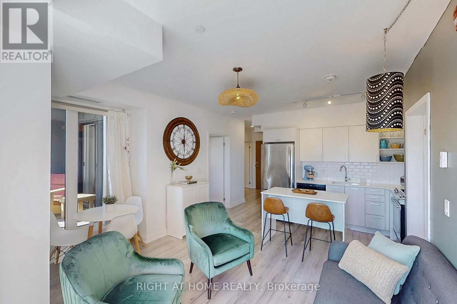 202 - 385 OSLER STREET Image 2