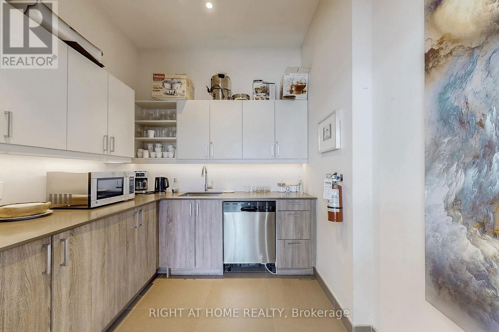 202 - 385 OSLER STREET Image 27