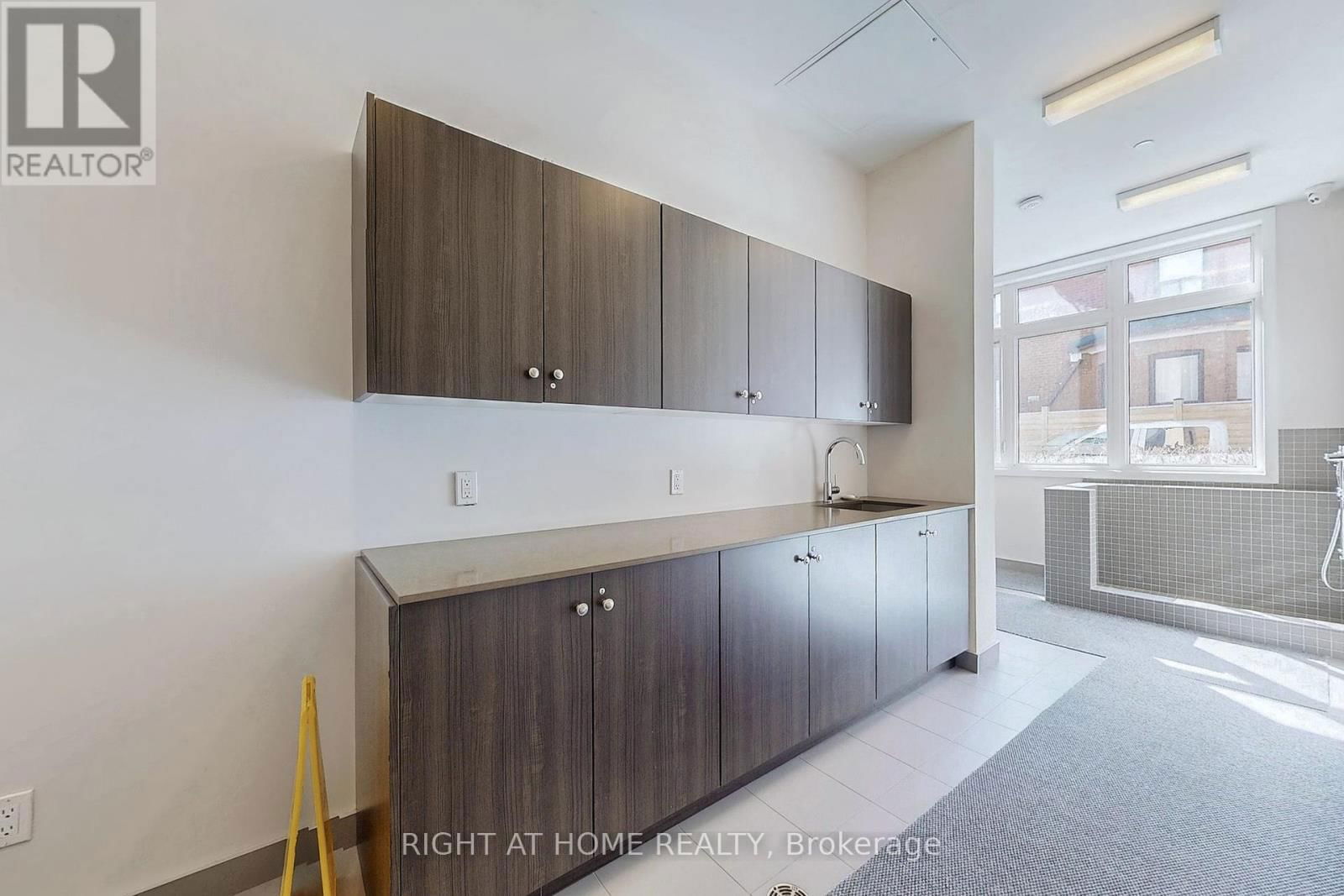 202 - 385 OSLER STREET Image 28