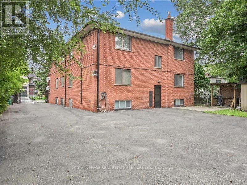 18 THIRTY THIRD STREET Image 33