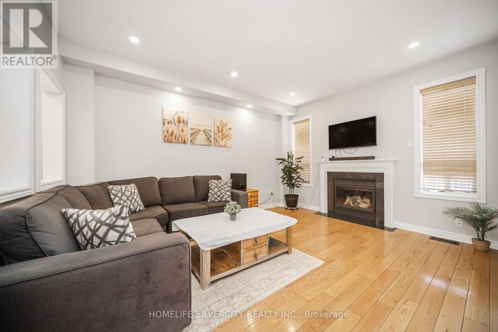 6 ARIA LANE Image 10