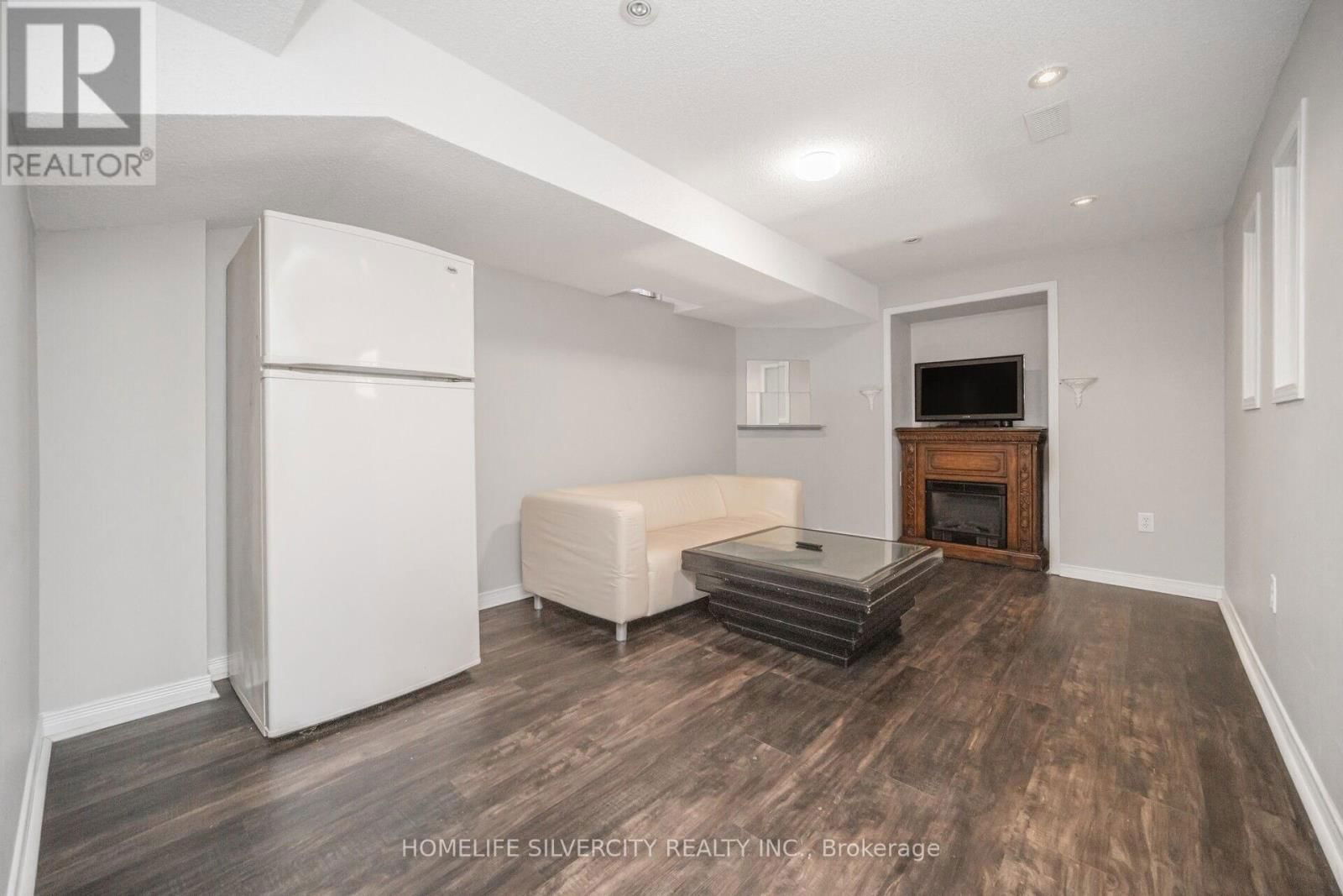 6 ARIA LANE Image 40