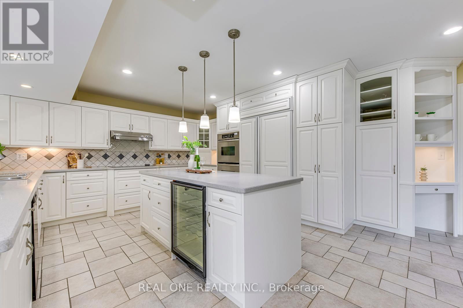 144 MAYLA DRIVE Image 15