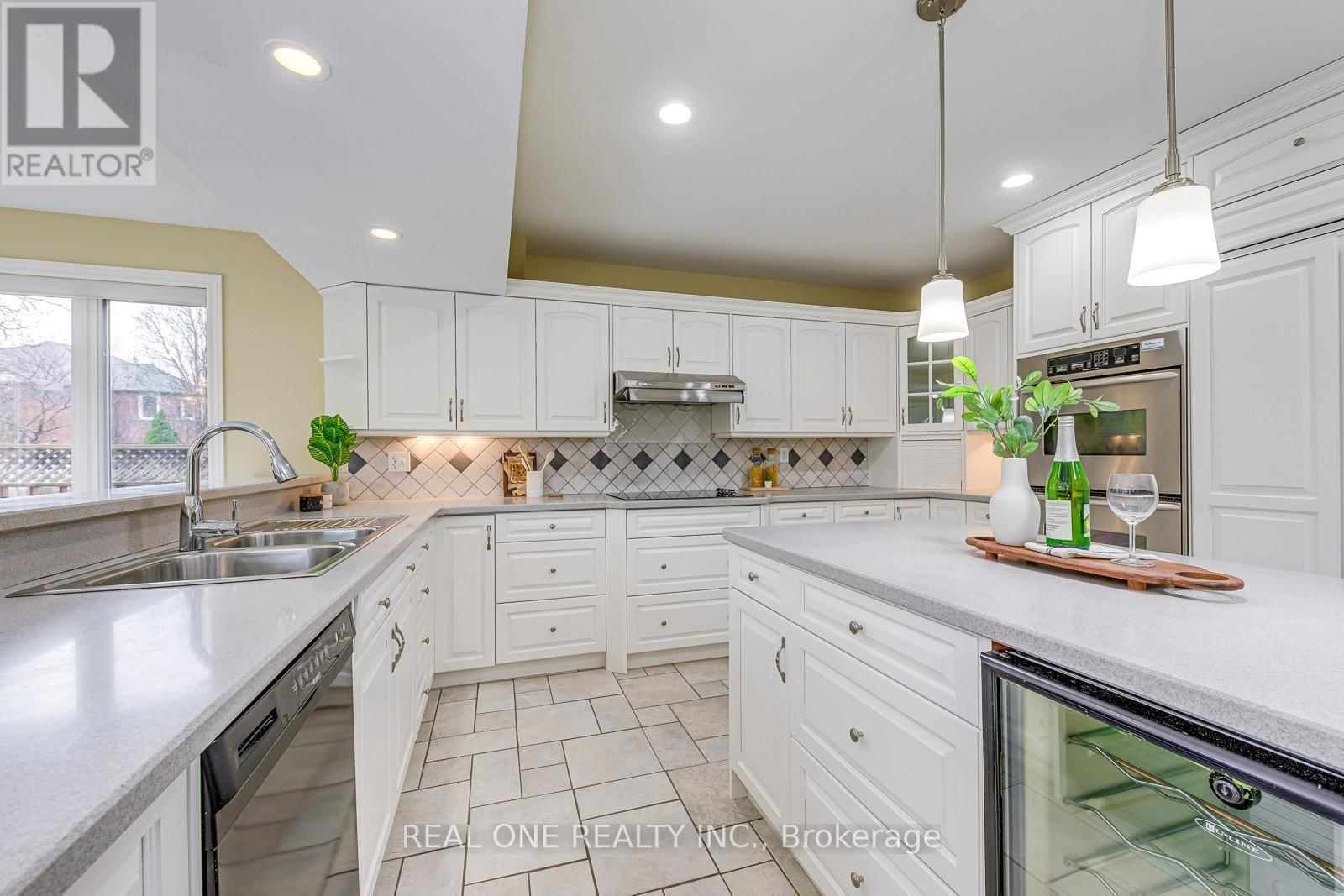 144 MAYLA DRIVE Image 17