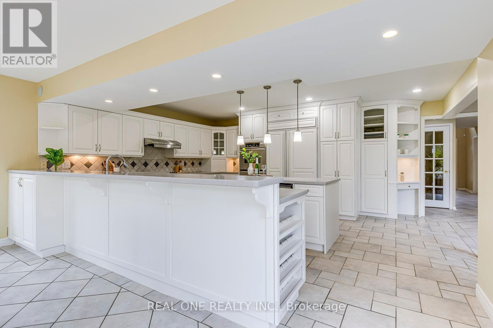 144 MAYLA DRIVE Image 18