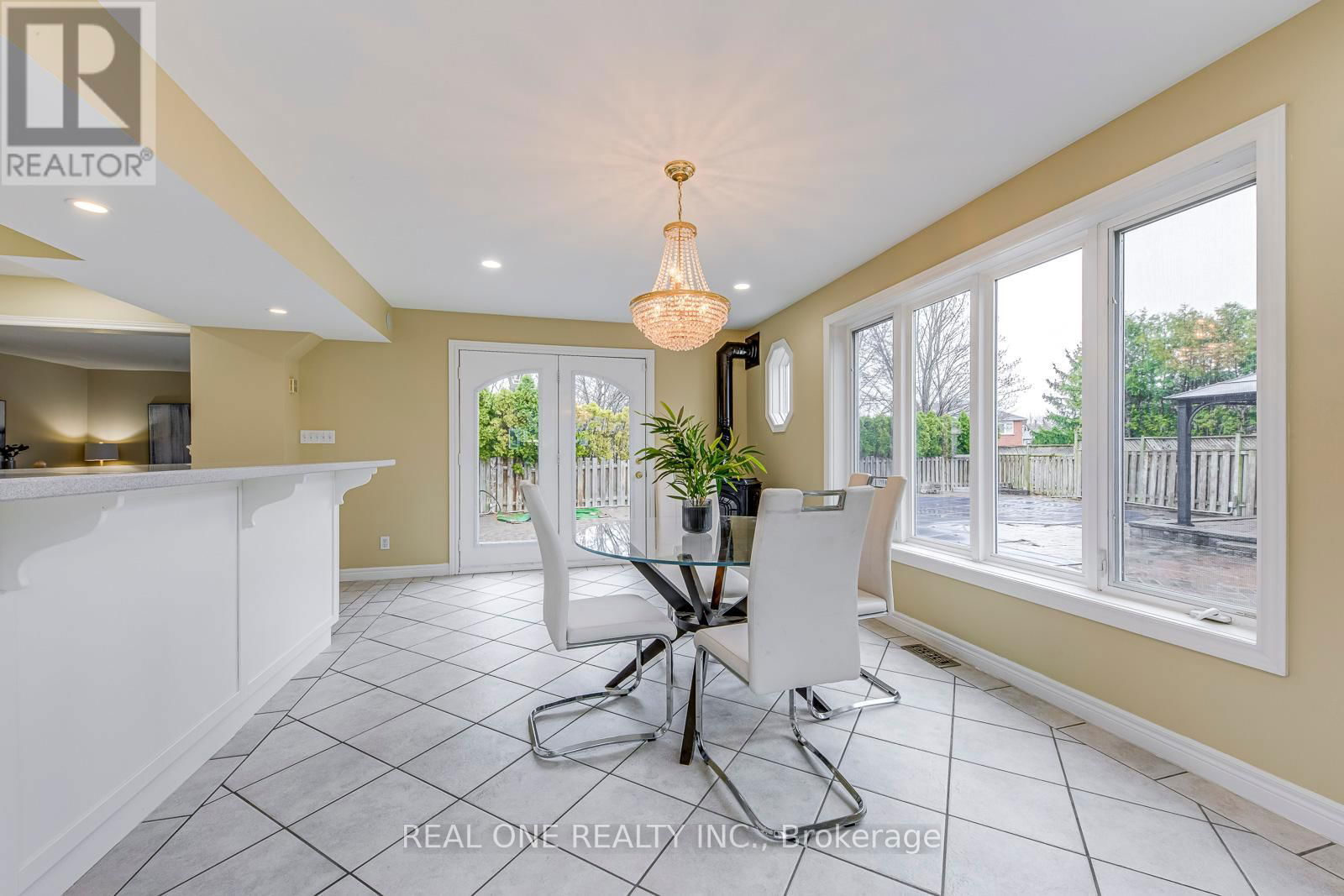 144 MAYLA DRIVE Image 20