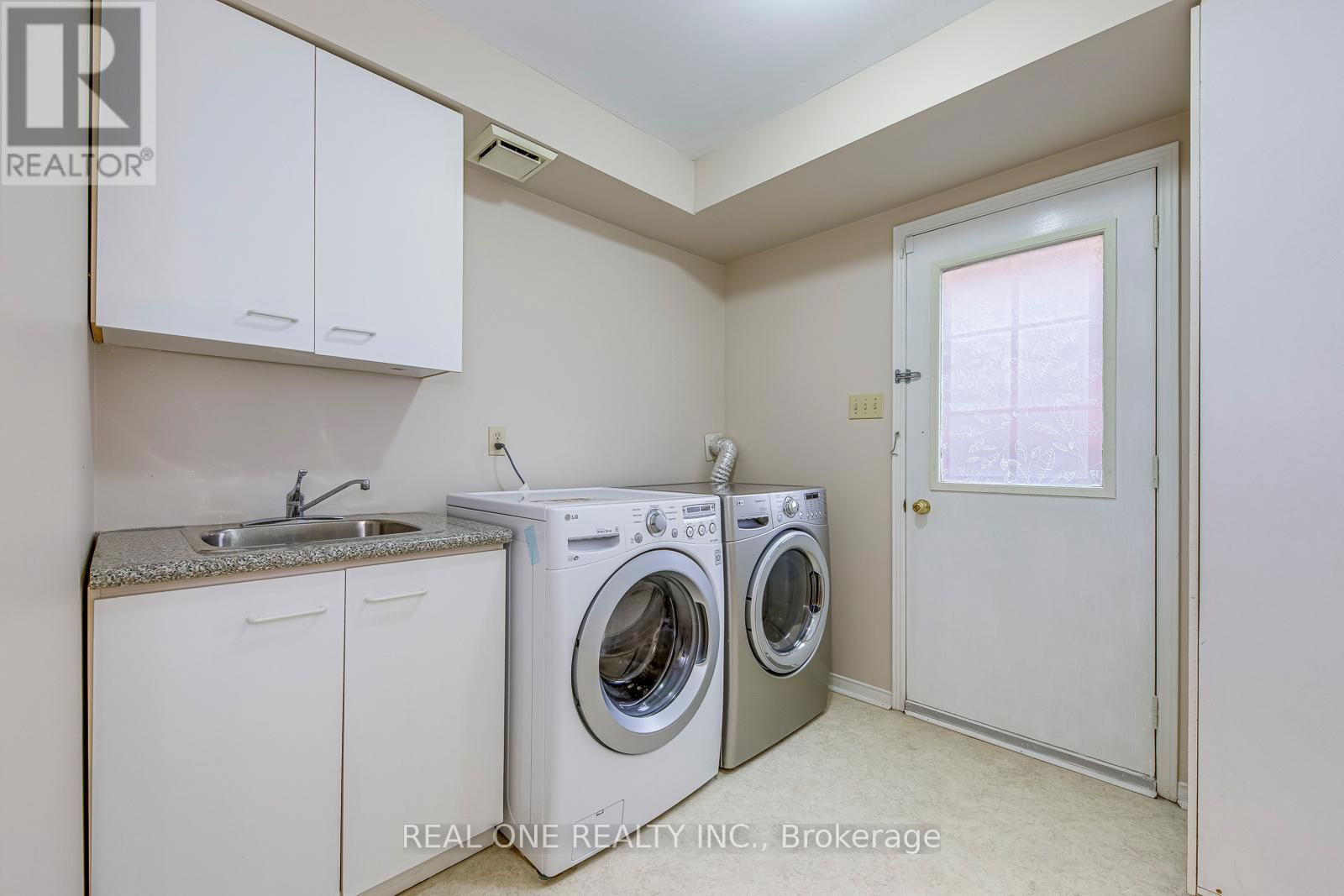 144 MAYLA DRIVE Image 22