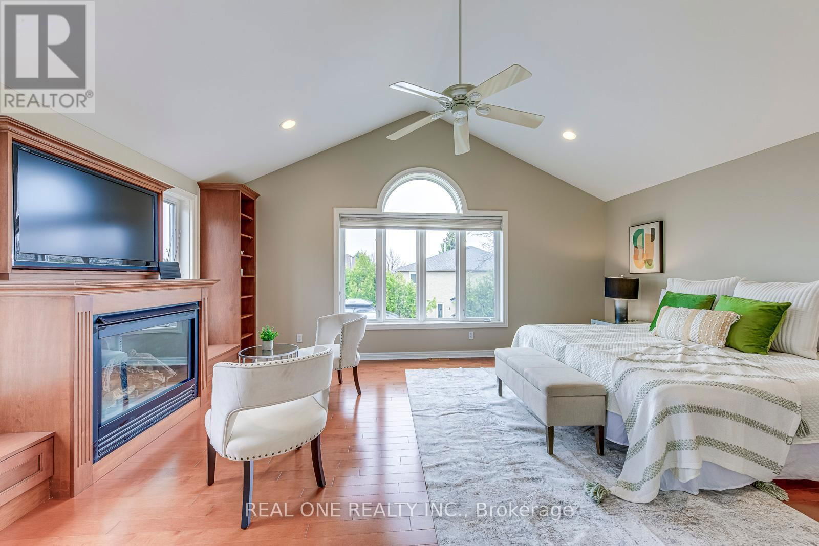 144 MAYLA DRIVE Image 25