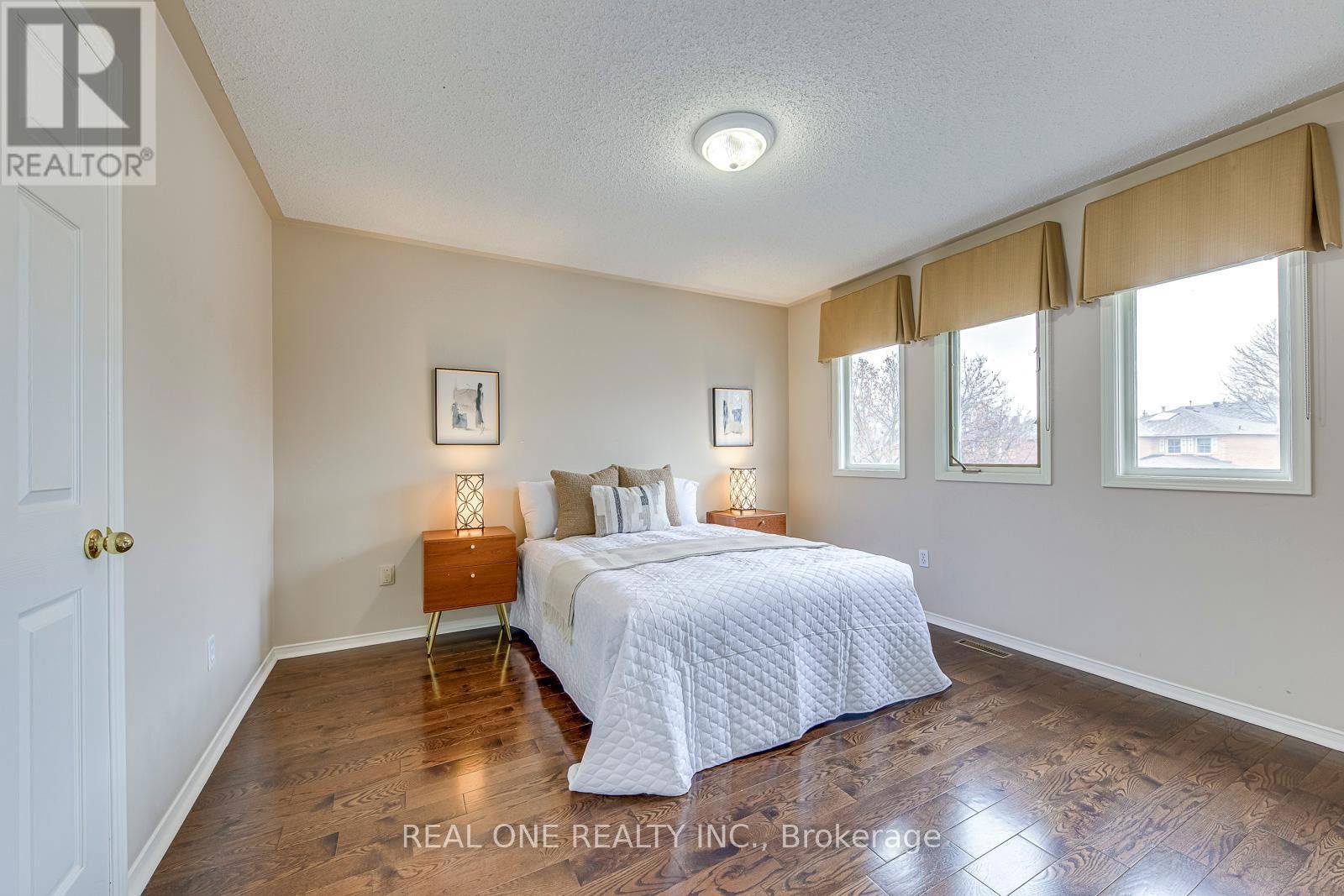 144 MAYLA DRIVE Image 31