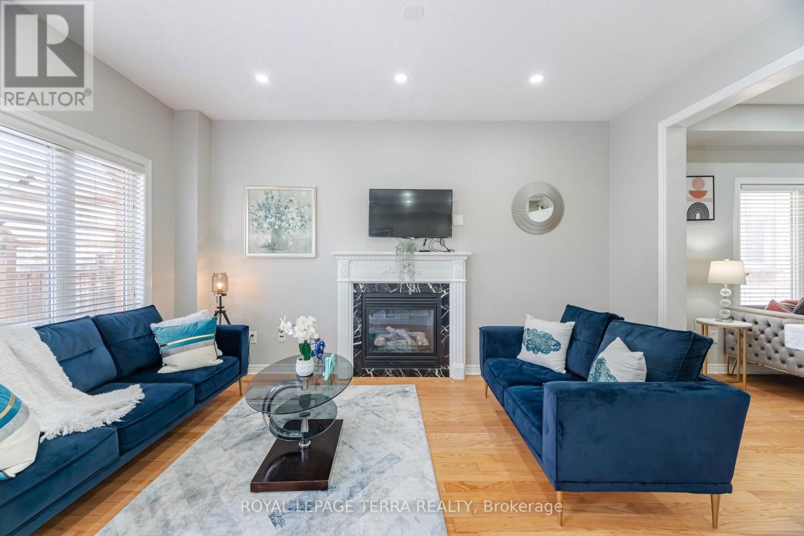 15 VERSAILLES CRESCENT Image 10