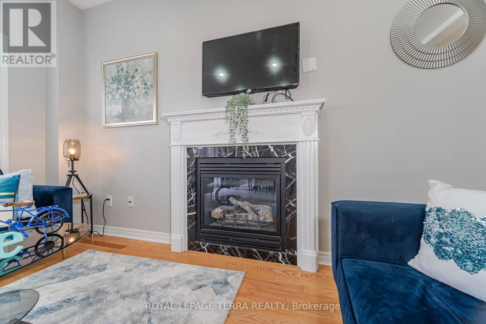 15 VERSAILLES CRESCENT Image 11