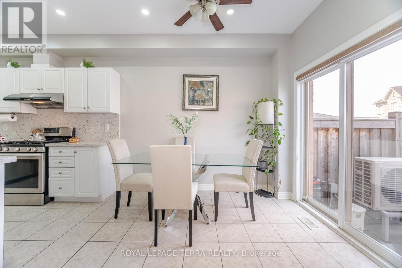 15 VERSAILLES CRESCENT Image 13