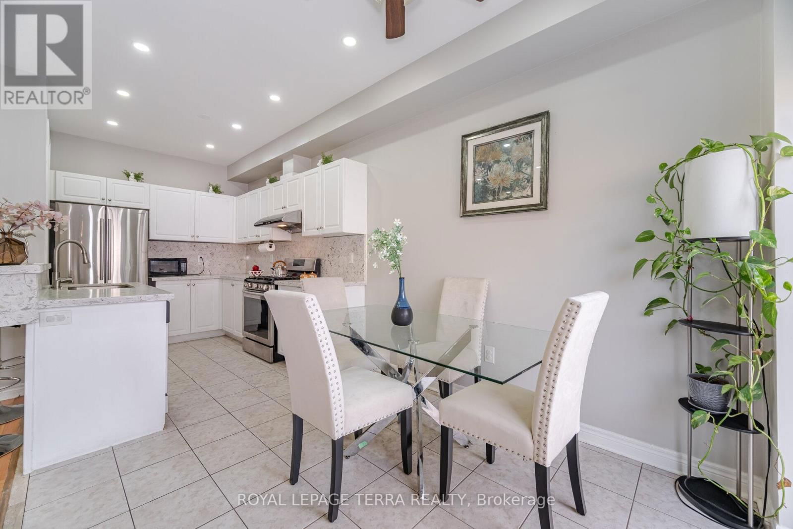 15 VERSAILLES CRESCENT Image 14