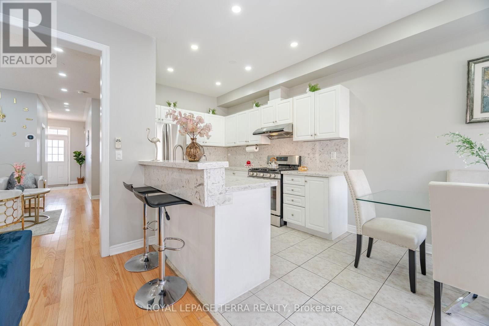 15 VERSAILLES CRESCENT Image 15