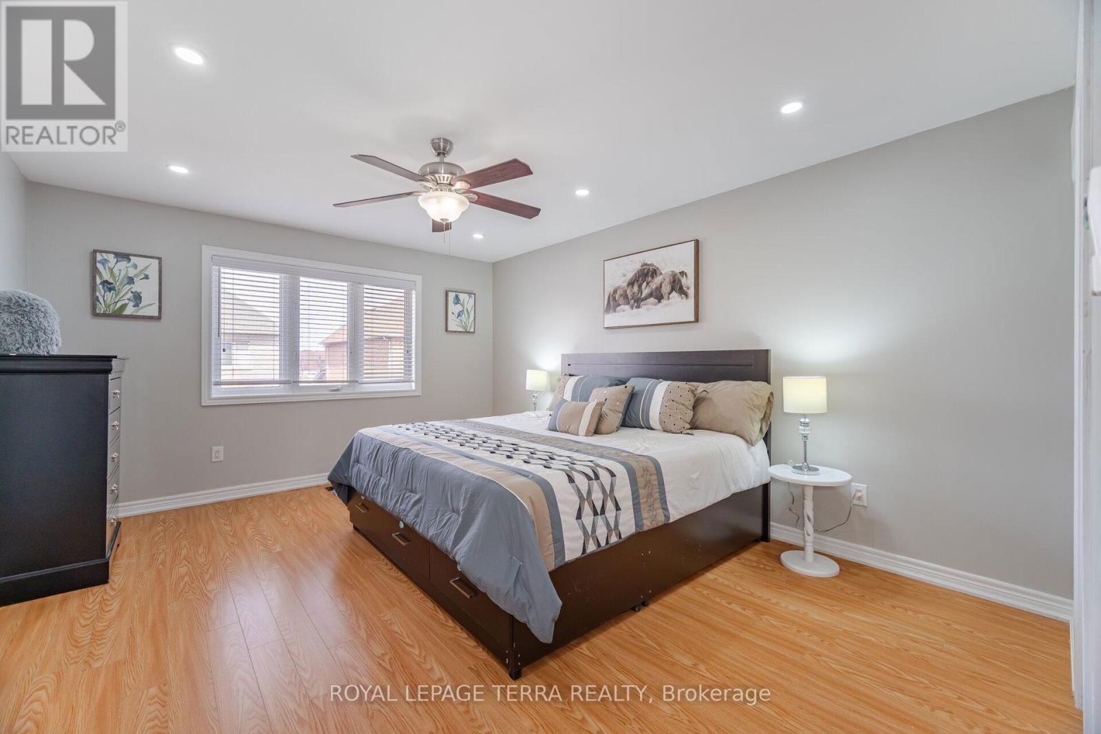 15 VERSAILLES CRESCENT Image 22
