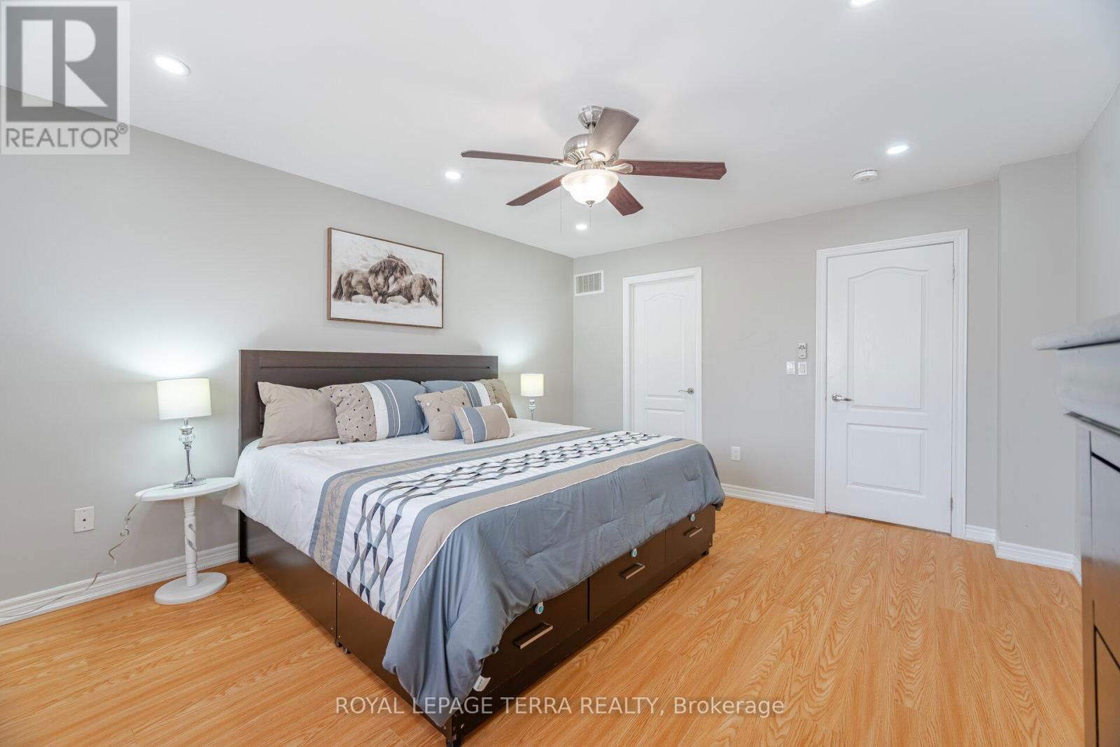 15 VERSAILLES CRESCENT Image 23