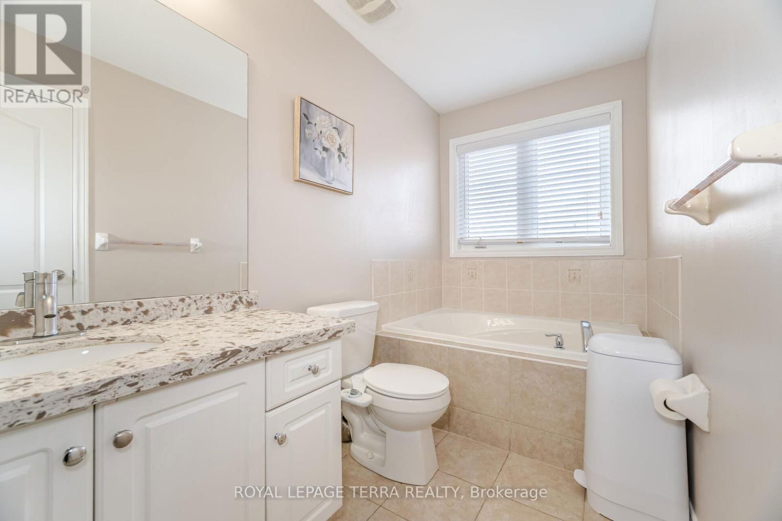 15 VERSAILLES CRESCENT Image 26