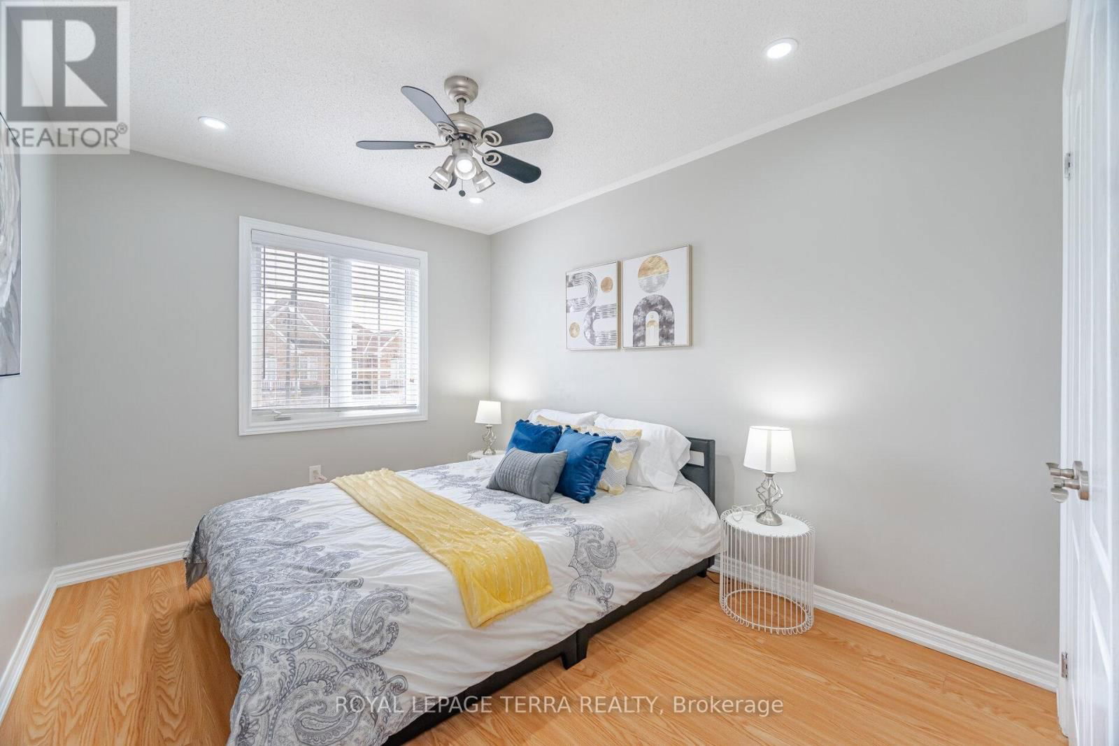 15 VERSAILLES CRESCENT Image 27