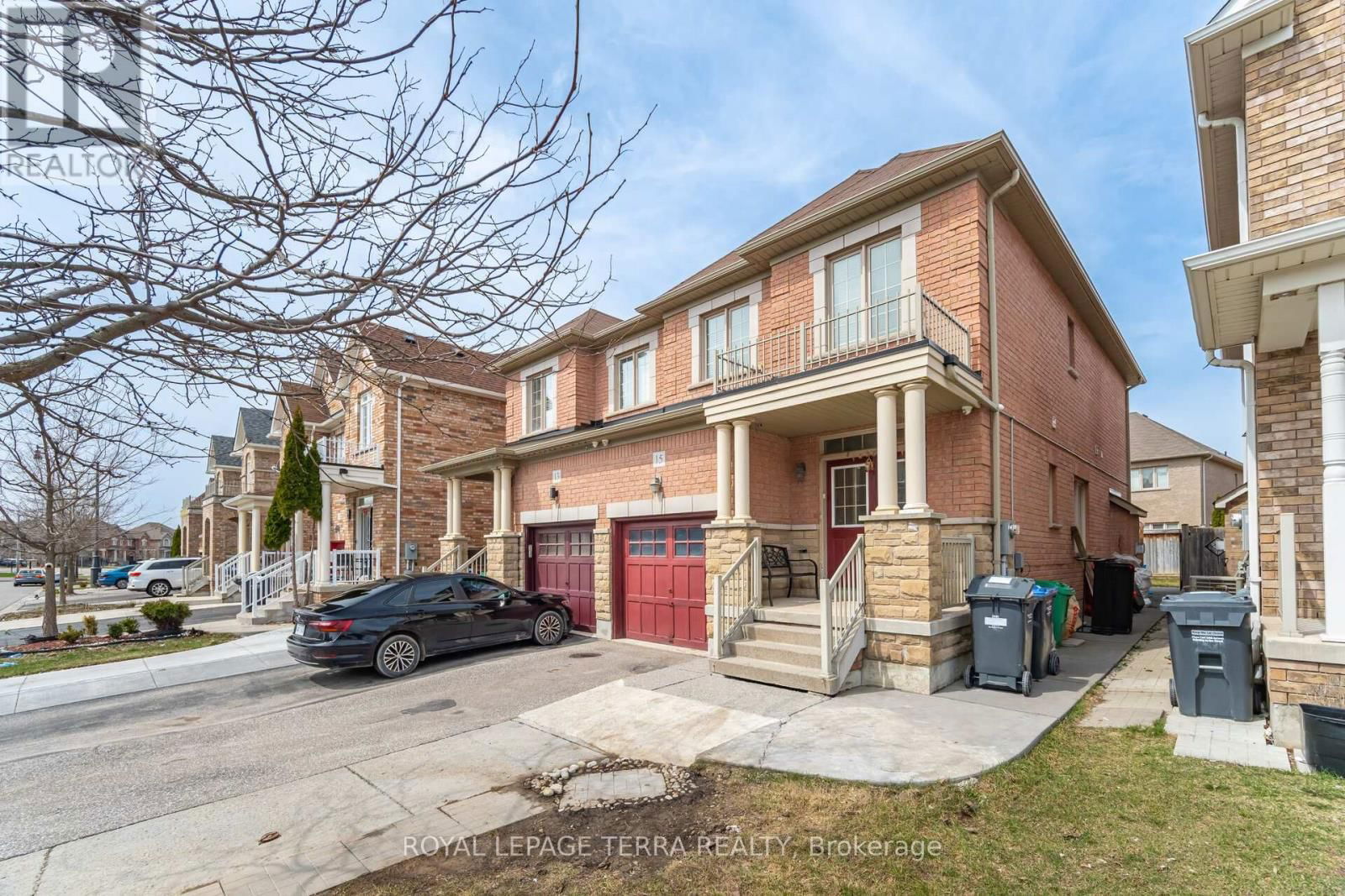 15 VERSAILLES CRESCENT Image 3
