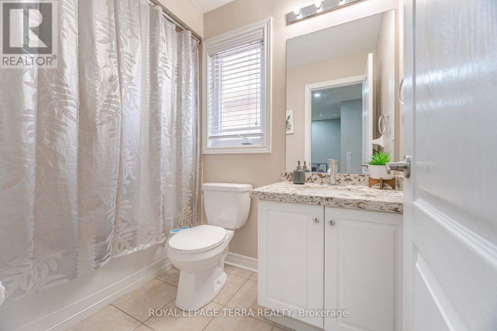 15 VERSAILLES CRESCENT Image 31