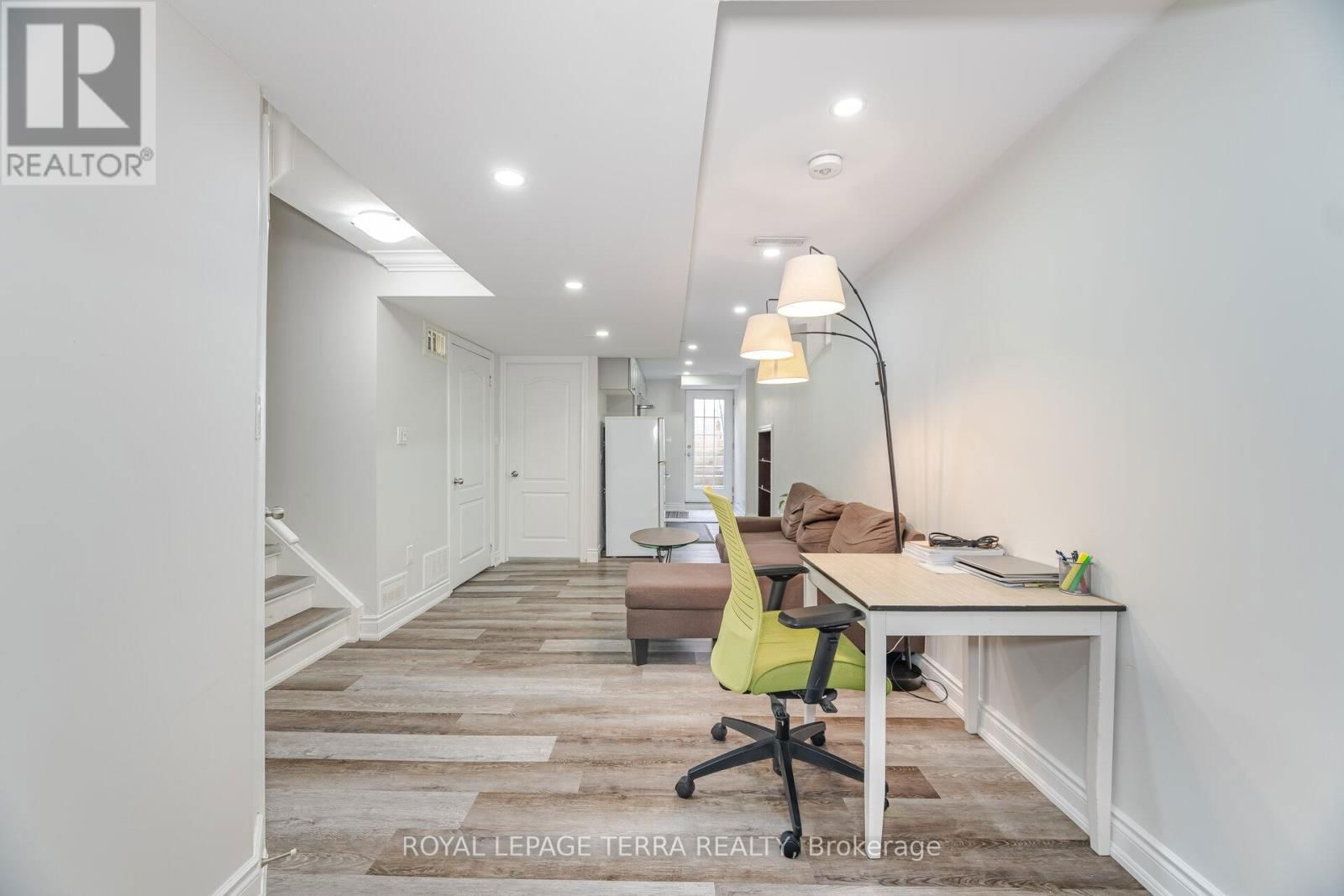 15 VERSAILLES CRESCENT Image 38