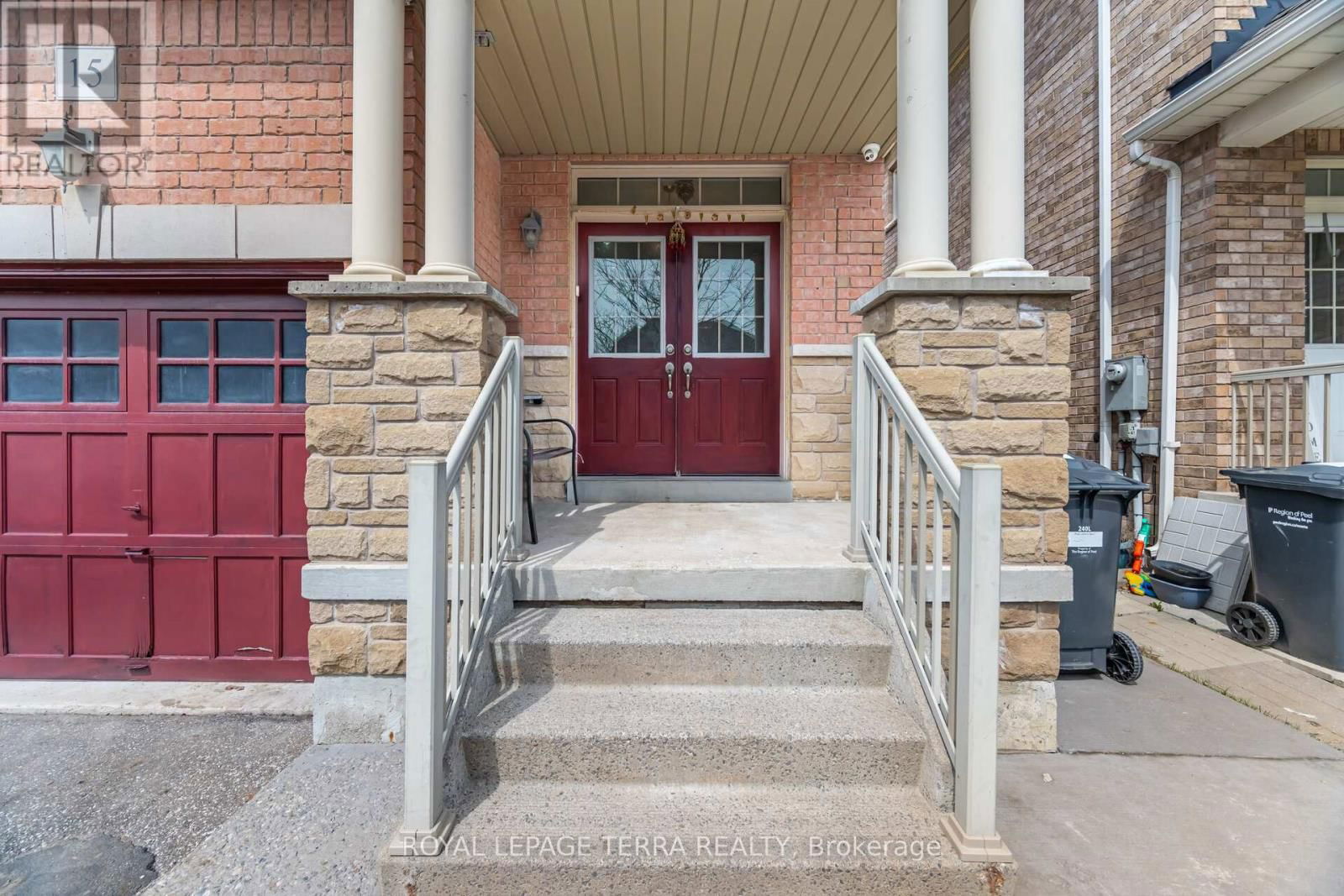 15 VERSAILLES CRESCENT Image 4