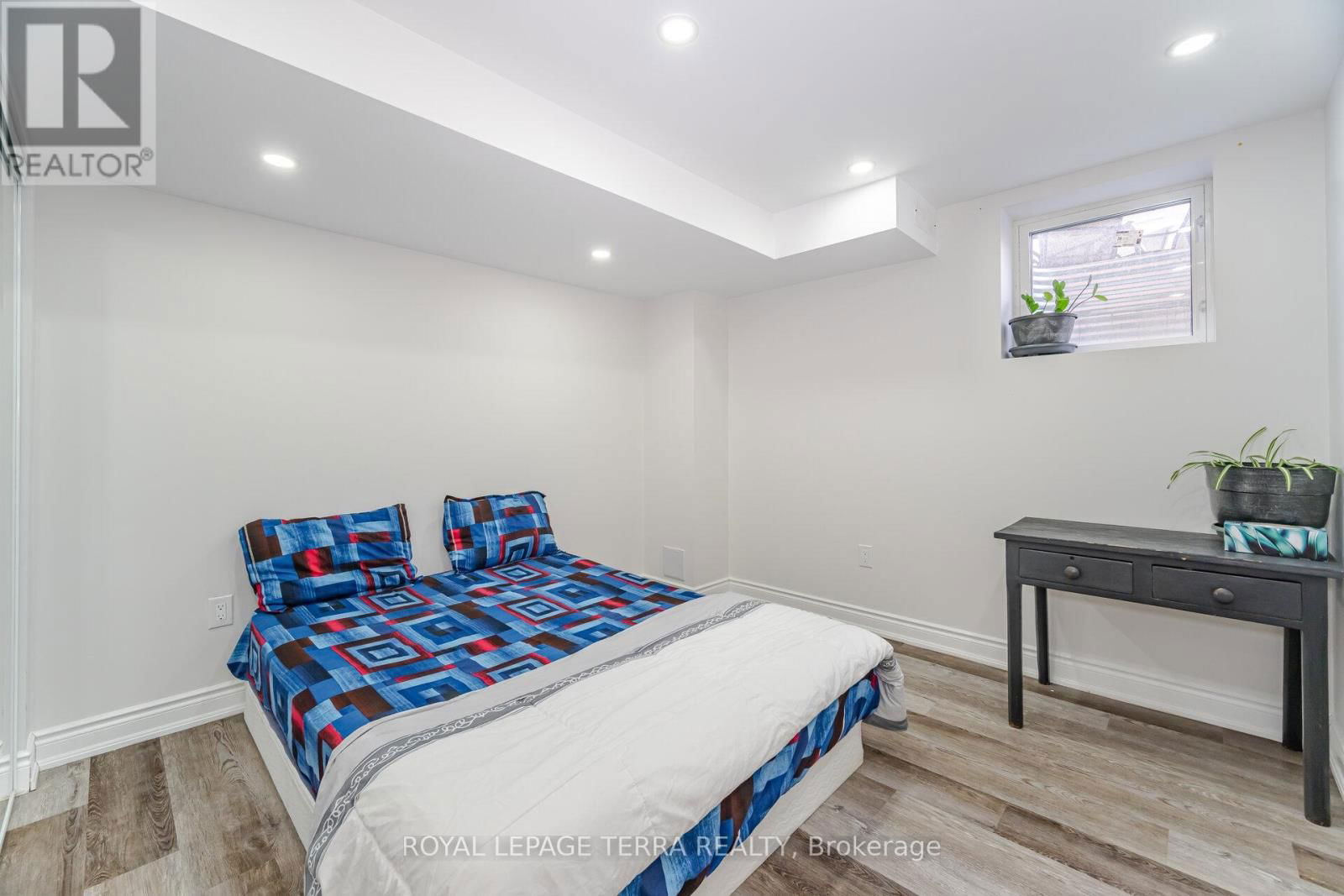 15 VERSAILLES CRESCENT Image 41