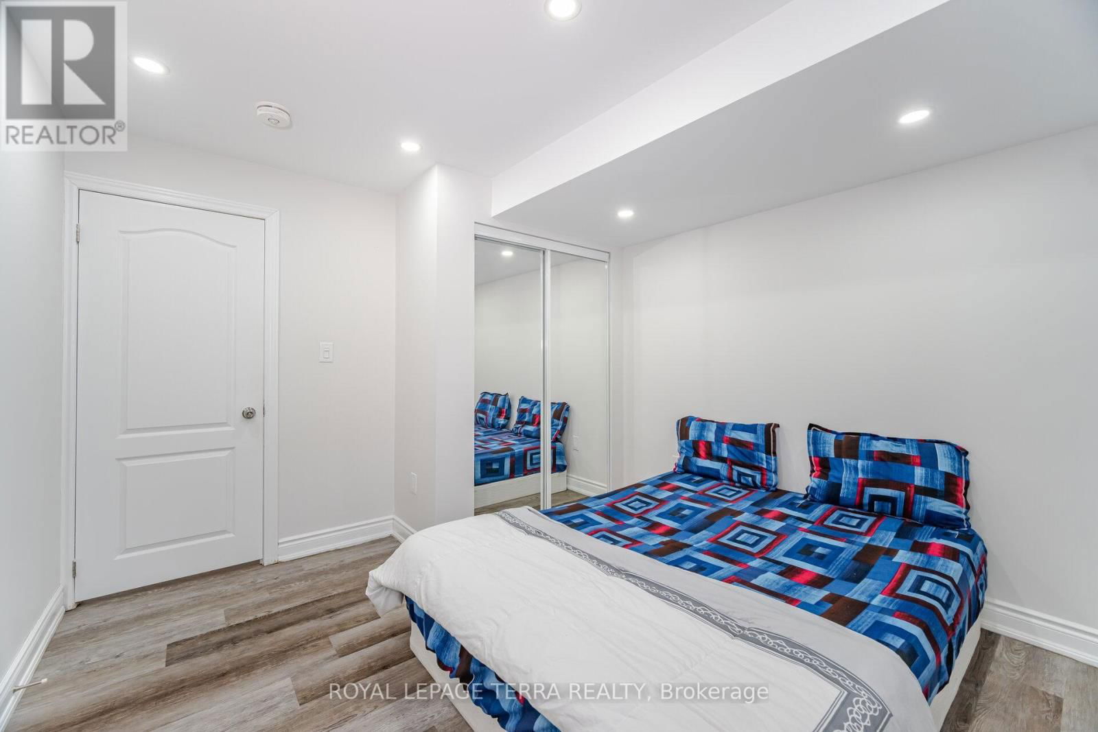 15 VERSAILLES CRESCENT Image 42
